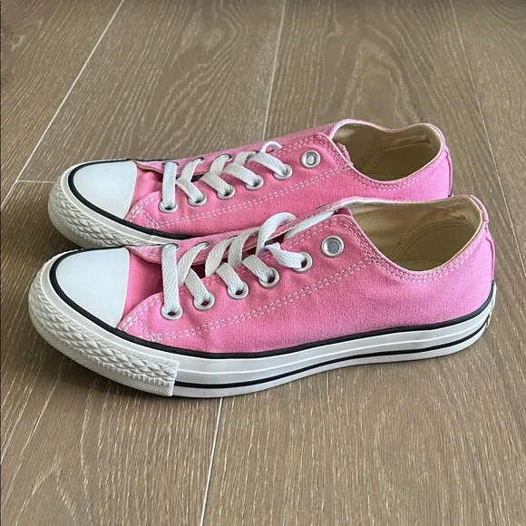 Converse Pink Canvas Sneakers size 7 women’s - Picture 2 of 8